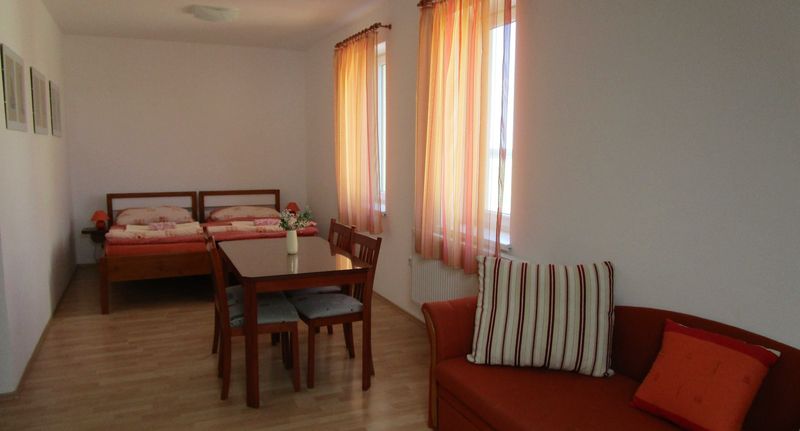 Apartman s balkónem se sprchou pro 3 os. s 1 ložnicí - Penzion Alma, Znojmo-Popice Znojmo, foto 1