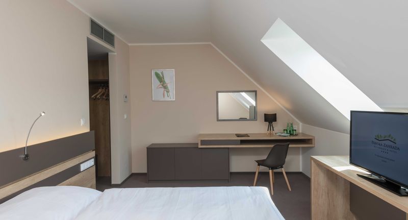 Superior Pokoj se sprchou pro 2 os. - Hotel Panská Zahrada Dobřichovice, foto 1