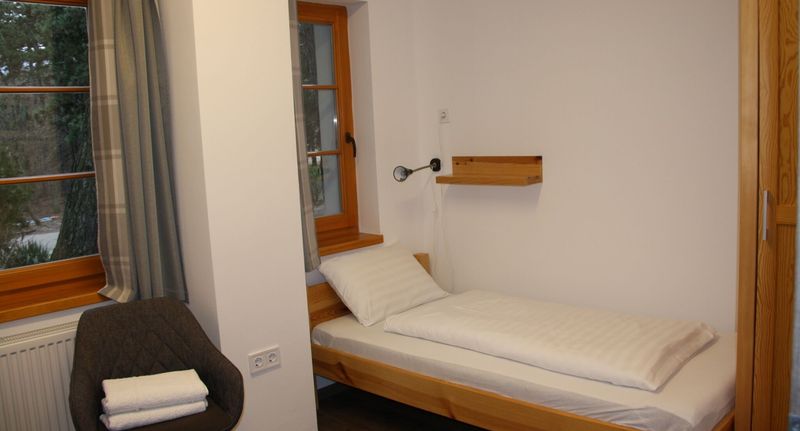 Pokoj pro 2 os. s výhledem na les na přízemí - Rotter Lajos Turistaház Budapest, foto 1