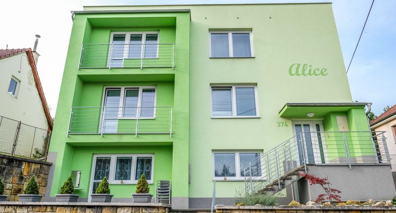 Apartman se sprchou s privátní koupelnou mimo apartmán pro 4 os. s 1 ložnicí - Apartmány Alice Luhačovice, foto 1