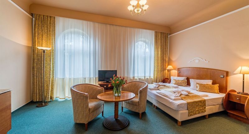 Komfort Pokoj s manželskou postelí - Lázeňský hotel Dr. Adler Spa & Kurhotel Františkovy Lázně, foto 1
