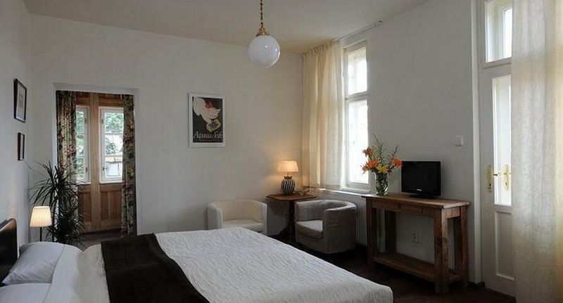 Apartman se sprchou s terasou pro 4 os. se 2 ložnicemi - Penzion Elektra Bechyně, foto 1
