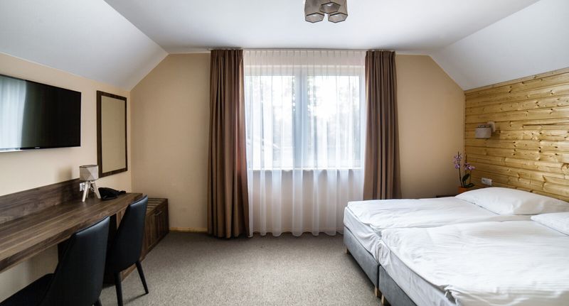 Komfort Superior Pokoj pro 3 os. - Hotel Dworek Wapionka Górzno, foto 1