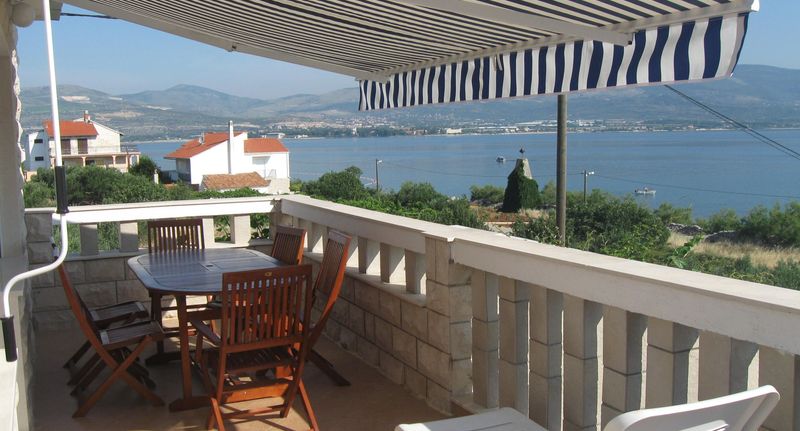 Apartman s klimatizací s terasou pro 6 os. se 2 ložnicemi A-17456-a - Apartments By The Sea Slatine, Čiovo - 17456 Slatine, foto 1
