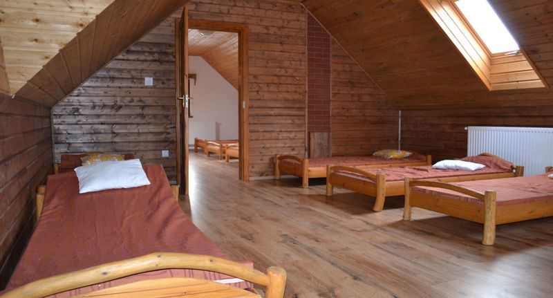 Pokoj propojené pro 8 os. na poschodí - Postakocsi Vendégház Nőtincs, foto 1