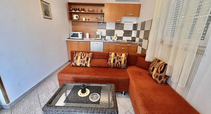 Classic Apartman pro 4 os. se 2 ložnicemi s částečným výhledem na moře - Apartman Marija 1 Dramalj, foto 1