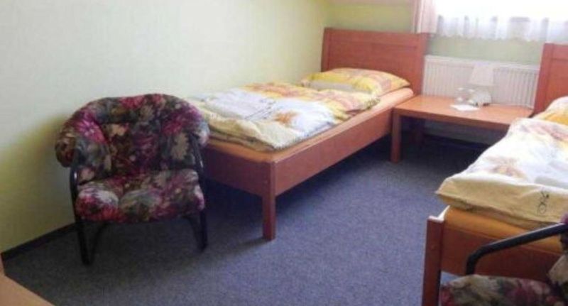 Pokoj se sprchou pro 2 os. - Penzion a restaurace U Kašných Mníšek pod Brdy, foto 1
