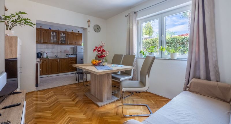 Apartman pro 4 os. se 2 ložnicemi s výhledem na moře přízemní - Apartman Renata Crikvenica, foto 1