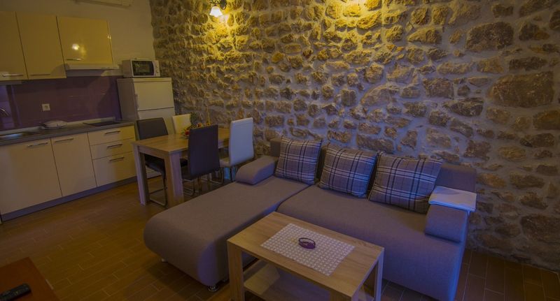 Apartman pro 4 os. se 2 ložnicemi - Apartments Punta-in the stone house Starigrad Paklenica, foto 1