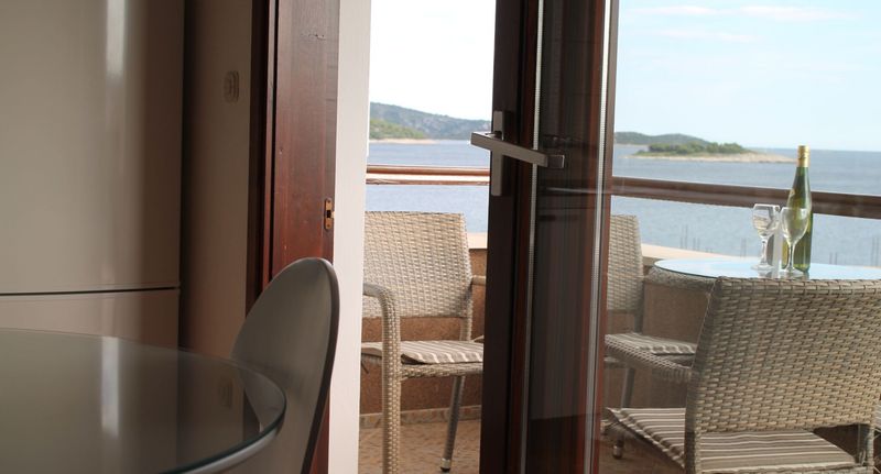 "B" Apartman s manželskou postelí s 1 ložnicí s výhledem na moře - Apartmani Sunce Rogoznica, foto 1