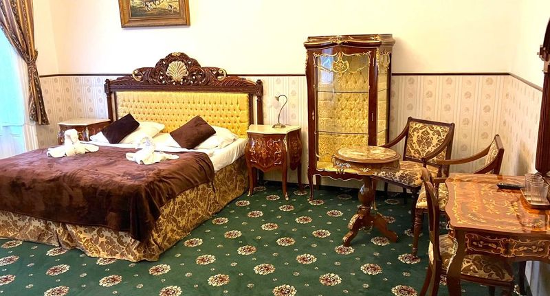 Deluxe Pokoj pro 3 os. s výhledem na hrad - Hotel Klarinn Praha, foto 1