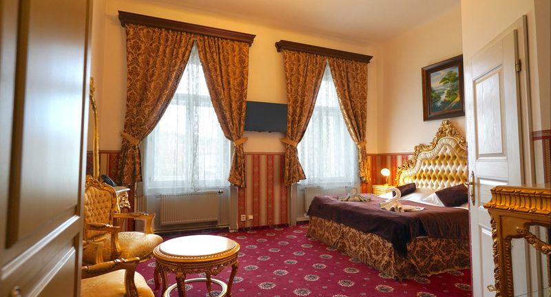 Deluxe Pokoj s vanou s manželskou postelí - Hotel Klarinn Praha, foto 1