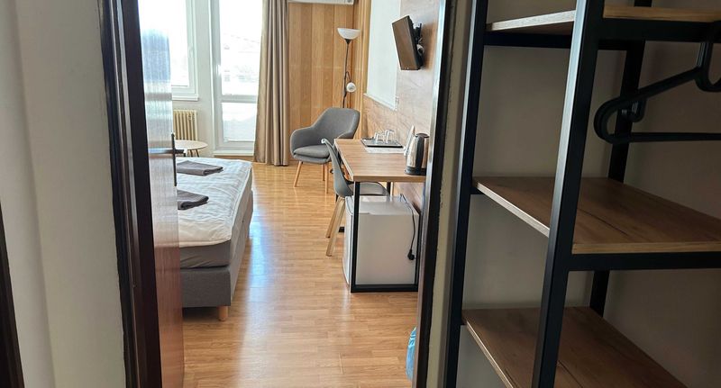 Pokoj s balkónem s klimatizací s manželskou postelí (s možností přistýlky) - Penzión MADO Bojnice, foto 1