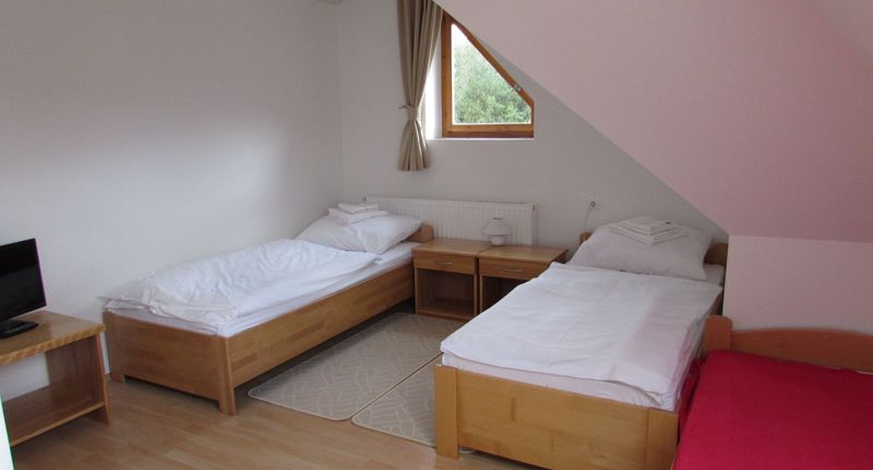Pokoj pro 4 os. s panoramou v podkroví - Kiscsehi Turistaház Kiscsehi, foto 1
