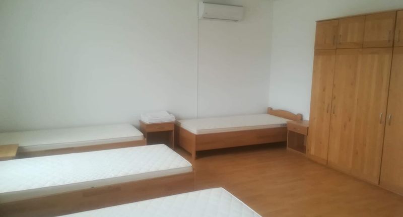 Pokoj pro 6 os. s výhledem do zahrady přízemní - Kiscsehi Turistaház Kiscsehi, foto 1
