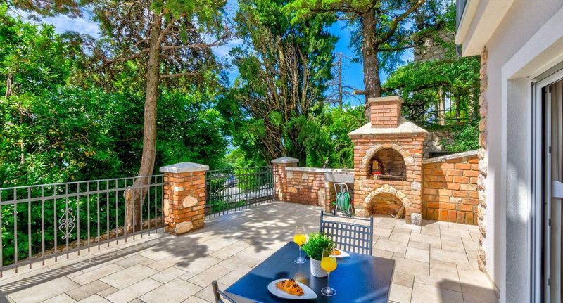 Apartman pro 4 os. se 2 ložnicemi s výhledem na moře přízemní - Apartmani Palace Paulina Novi Vinodolski, foto 1