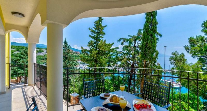 Apartman pro 6 os. se 3 ložnicemi s výhledem na moře na poschodí - Apartmani Palace Paulina Novi Vinodolski, foto 1