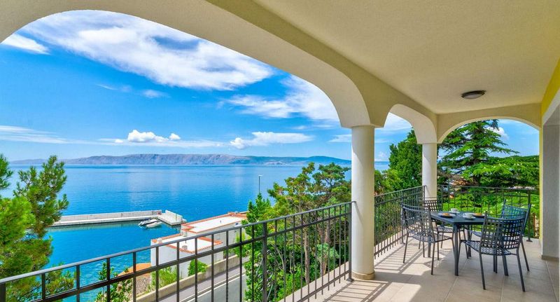 Apartman pro 6 os. se 3 ložnicemi s výhledem na moře na poschodí - Apartmani Palace Paulina Novi Vinodolski, foto 59