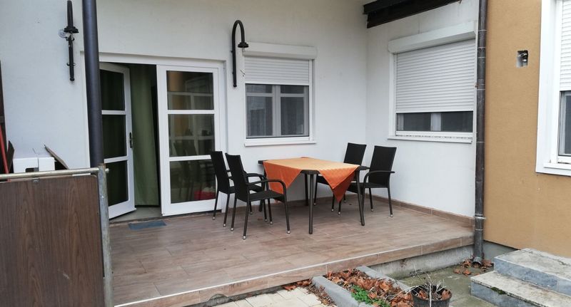 Standard Plus Apartman pro 3 os. se 2 ložnicemi s výhledem na park - Aszfalt Panzió Balatonföldvár, foto 1