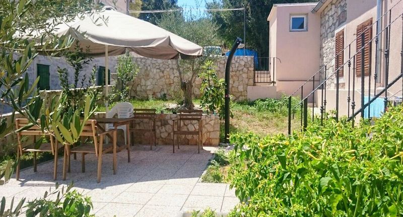 Apartman s klimatizací s terasou pro 5 os. se 2 ložnicemi A-15006-a - Apartments By The Sea Veli Rat, Dugi Otok - 15006 Veli Rat, foto 1