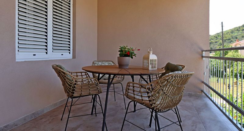 Apartman s klimatizací s terasou pro 4 os. se 2 ložnicemi A-17396-a - Apartments By The Sea Kampor, Rab - 17396 Kampor, foto 1