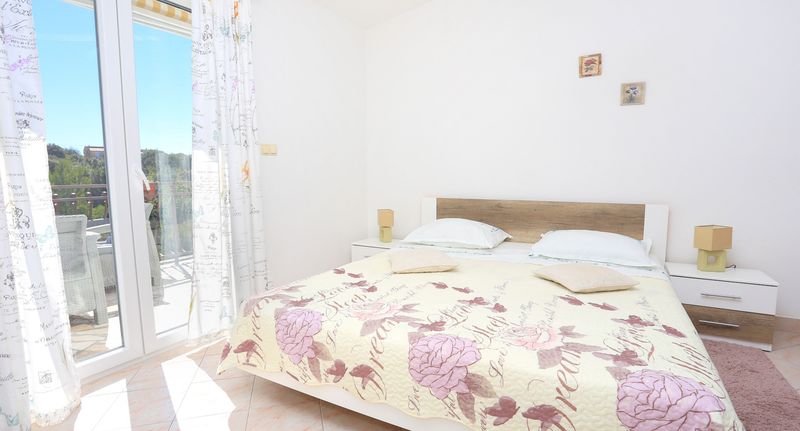Apartman s klimatizací s terasou pro 4 os. s 1 ložnicí A-17867-a - Family-friendly Apartments With Swimming Pool Ražanj, Rogoznica - 17867 Ražanj, foto 1
