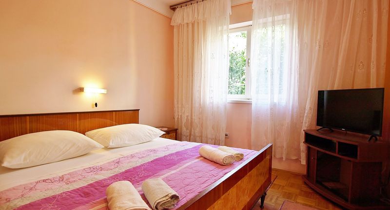 Apartman s terasou s manželskou postelí s 1 ložnicí A-17881-a - Apartments With Parking Space Palit, Rab - 17881 Palit, foto 1