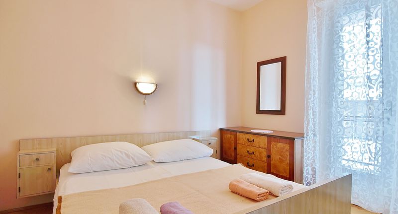 Apartman s klimatizací s terasou pro 4 os. se 2 ložnicemi A-17881-b - Apartments With Parking Space Palit, Rab - 17881 Palit, foto 1
