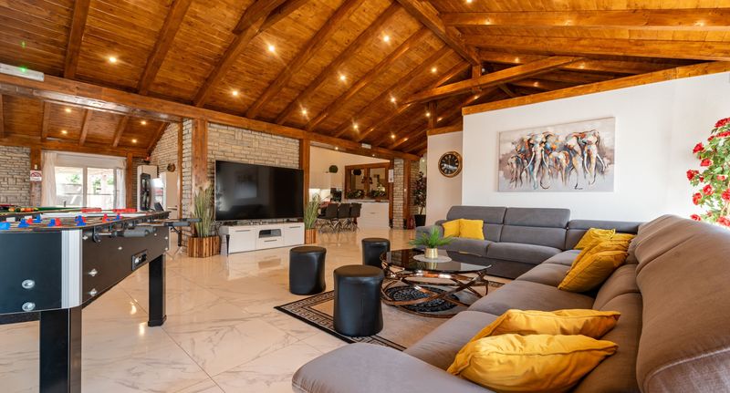 Apartman s klimatizací s terasou pro 16 os. s 8 ložnicemi K-18216 - Luxury Villa With A Swimming Pool Turanj, Biograd - 18216 Turanj, foto 1