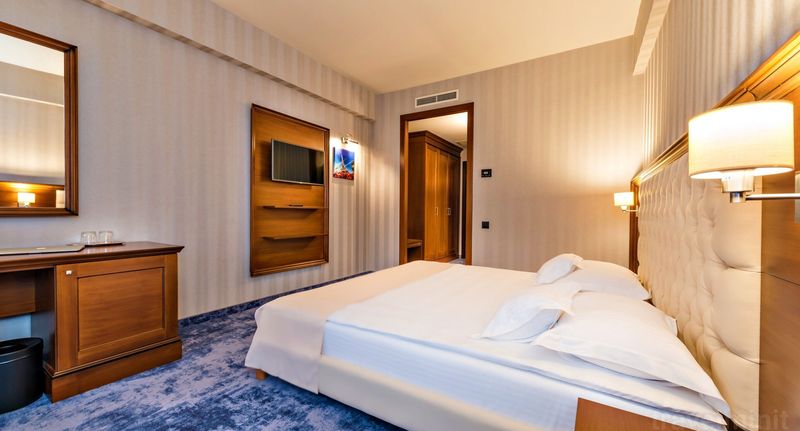 Deluxe Pokoj s manželskou postelí - Hotel Briliant Cluj-Napoca, foto 1