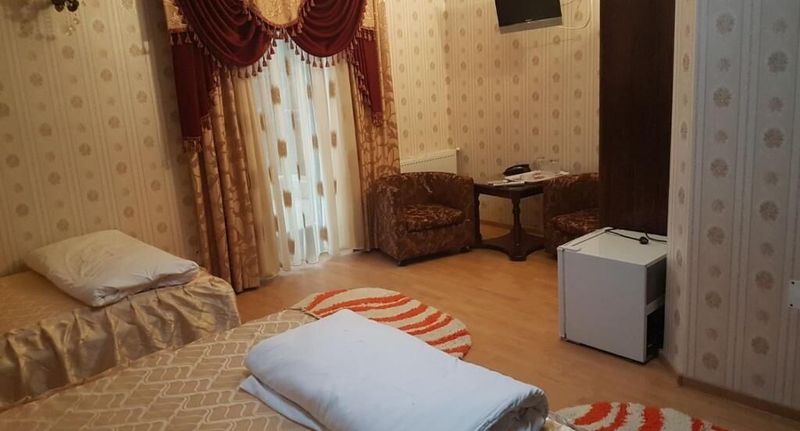 Pokoj pro 4 os. - Hotel Edy's Royal Predeal, foto 1