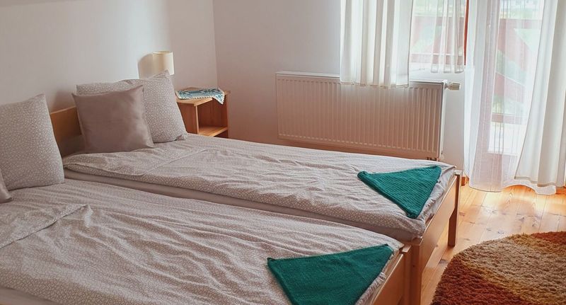 Pokoj pro 3 os. - Apartament Nimród Căpâlnița, foto 8
