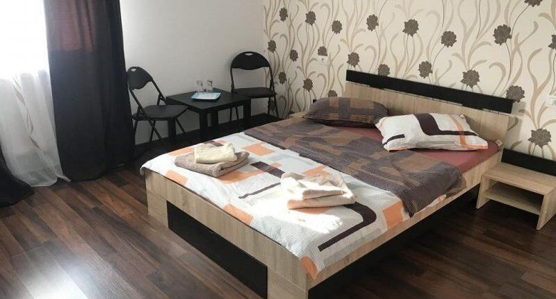 Pokoj s balkónem s koupelnou s manželskou postelí (s možností přistýlky) - Casa de Vacanta Madalina Novaci, foto 1