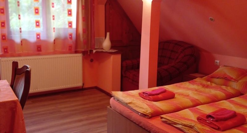 Pokoj s balkónem pro 3 os. v podkroví - Casă de oaspeți Csergő Ildikó Lăzarea, foto 1