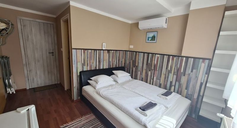 Standard Pokoj s manželskou postelí přízemní - Mátyás Király Vendégház Dorog, foto 1