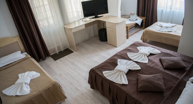 Suita pro 4 os. s 1 ložnicí - Hotel Dynes Eforie Nord, foto 1