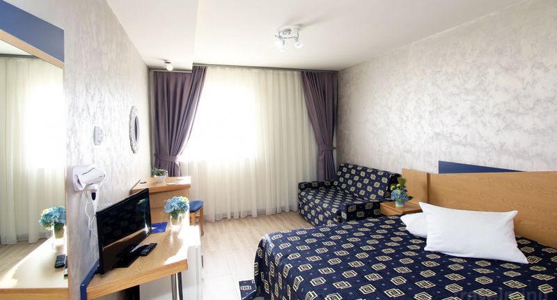 Pokoj s manželskou postelí (s možností přistýlky) - Hotel Iris Borș, foto 1