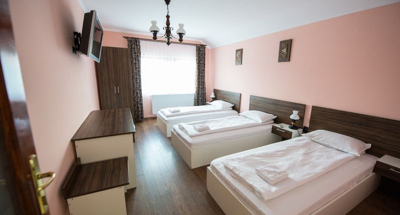 Pokoj pro 3 os. - Casa Paveios Oradea, foto 1