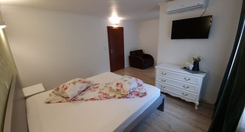 Apartman pro 4 os. se 2 ložnicemi - Pensiunea Magic Băile Herculane, foto 1