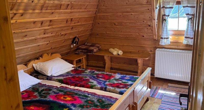 Pokoj pro 2 os. na poschodí - Pensiunea Casa Tradițională Borlean Vadu Izei, foto 1