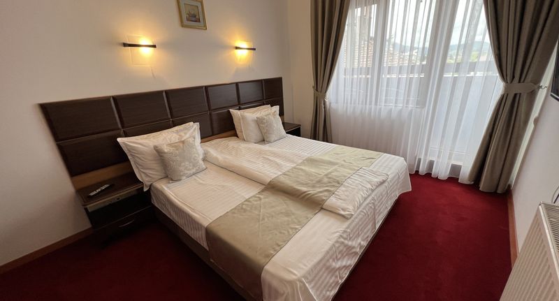 Family Suita s koupelnou pro 4 os. se 2 ložnicemi - Hotel Belvedere Vatra Dornei, foto 1