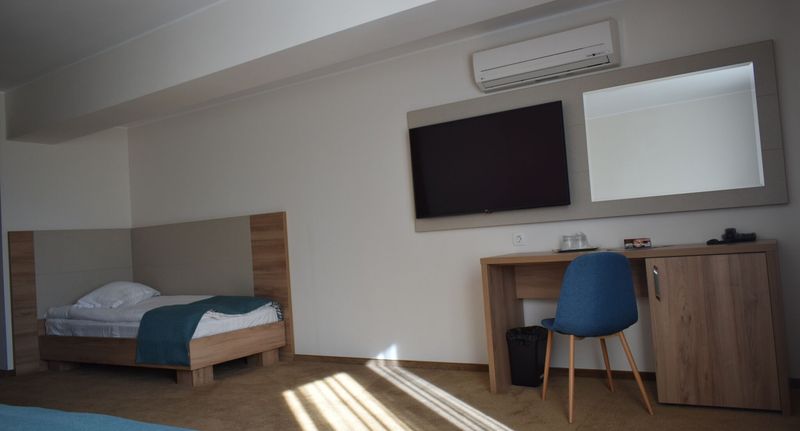 Pokoj s koupelnou s klimatizací pro 3 os. - Hotel Regal Brașov, foto 1