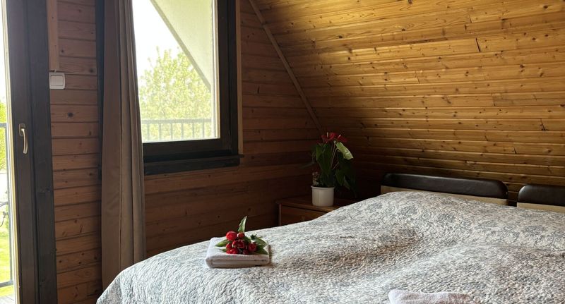 Apartman s vířivkou pro 6 os. se 2 ložnicemi s výhledem do zahrady (s možností přistýlky) - Turul Apartmanok Enying- Balatonbozsok, foto 1