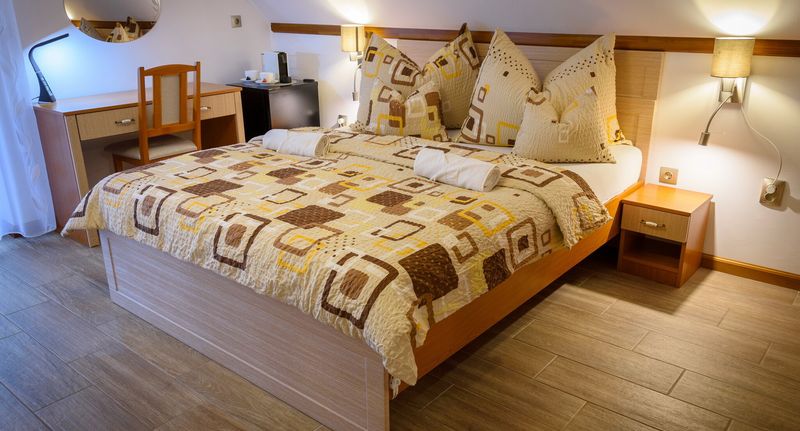Pokoj s terasou s klimatizací s manželskou postelí - Tulipán Vendégház Örvényes, foto 1