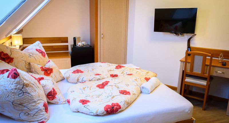 Standard Plus Pokoj s klimatizací s manželskou postelí - Tulipán Vendégház Örvényes, foto 1
