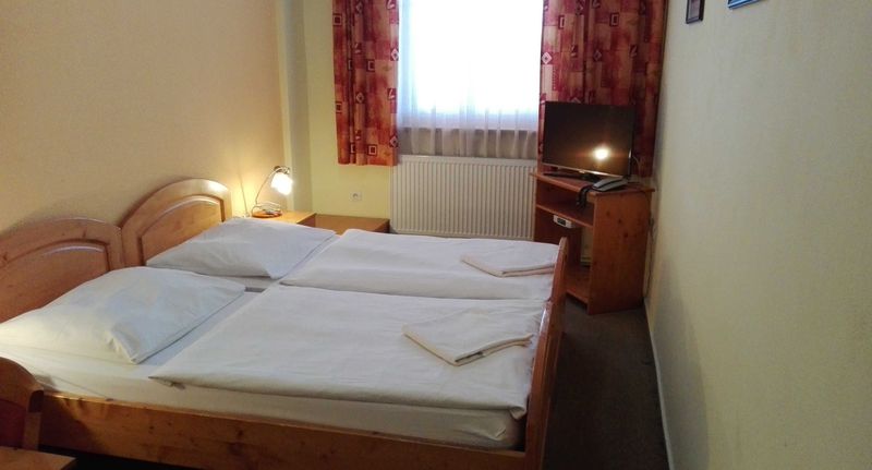 Pokoj se sprchou pro 4 os. - Motel Ranč Ružomberok, foto 1