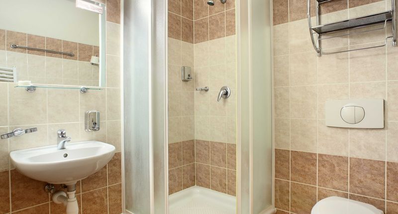 Pokoj se sprchou s manželskou postelí - Residence Tabor Praha, foto 1