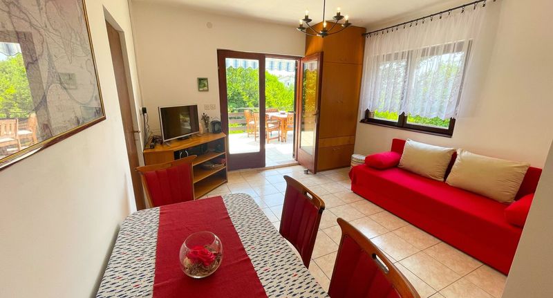 Family Apartman pro 5 os. se 3 ložnicemi s výhledem na moře - Apartmani Nadica Jadranovo, foto 1