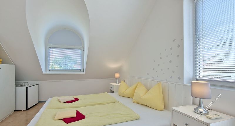 Pokoj s manželskou postelí - Helka Villa Vendégház Balatonfüred, foto 1