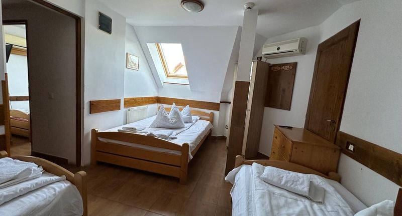 Economy Apartman pro 6 os. se 2 ložnicemi v podkroví - Pensiunea Green Park Brașov, foto 1